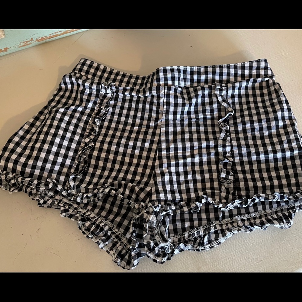 Girls checker ruffle shorts